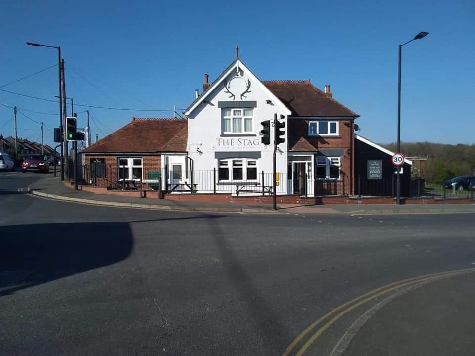 The Stag Hotel Northwood  Luaran gambar